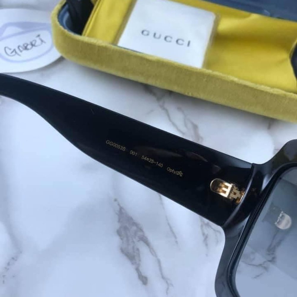 Gucci Oversized Black Square Sunglasses with Gold Logo - Picture 7 of 7